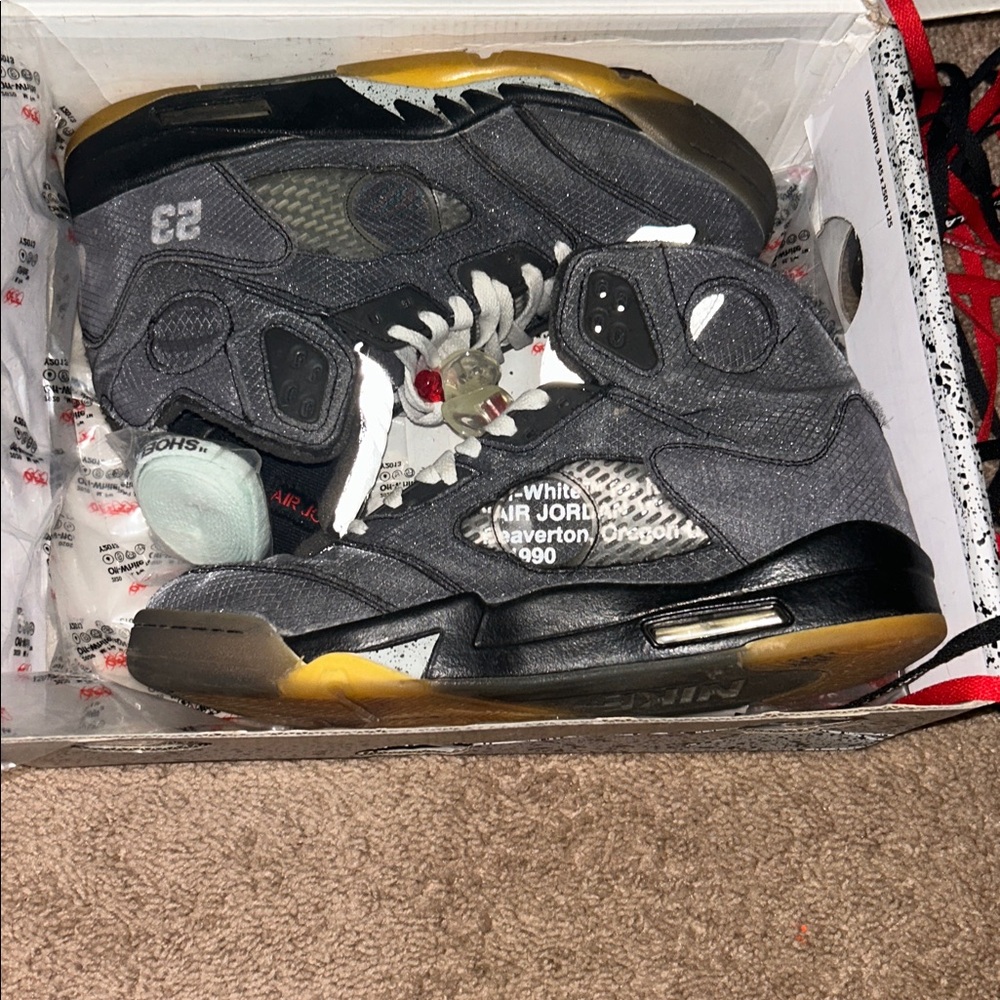 Off white Jordan Sneakers in Black and Gray